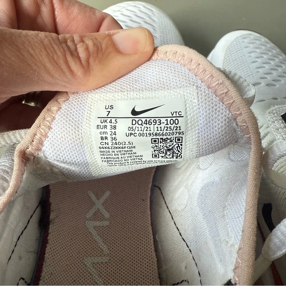Nike Air Max 270 - Picture 7 of 7